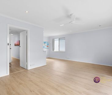SPACIOUS FAMILY HOME WITH LARGE WORKSHOP - Photo 2