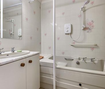 West Court, Burpham, GU4 - Photo 1