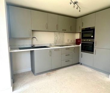 3 bedroom link detached house to rent - Photo 3