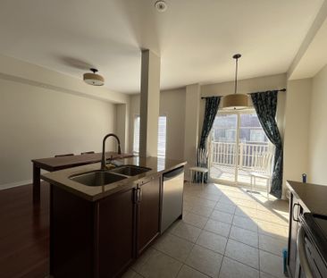 For Lease - 139 Chapman Court, Aurora, Ontario - Photo 2