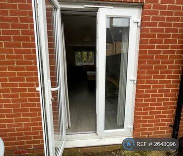 1 bedroom in a house share to rent - Photo 1