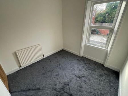 3 bedroom flat to rent - Photo 4