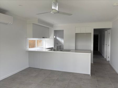 Modern family Home in 'Affinity Estate' Morayfield - Photo 3