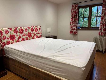 Angel Yard, Marlborough, SN8 - Photo 2