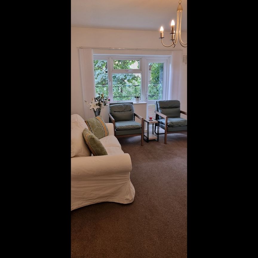 2 Bed Flat, Shepherds Bush Road, W6 - Photo 1