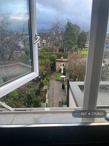 1 bedroom in a house share to rent - Photo 2