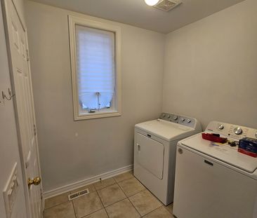 For Lease - 40 Thatcher Crescent, East Gwillimbury, Ontario - Photo 4