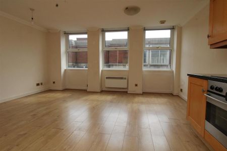 2 bedroom flat to rent - Photo 3
