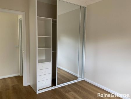 Charming Two-Bedroom Home - Convenient Location! - Photo 2