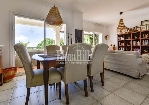 Bungalow with sea views located in the prestigious area of ​​Altea Hills, Altea.