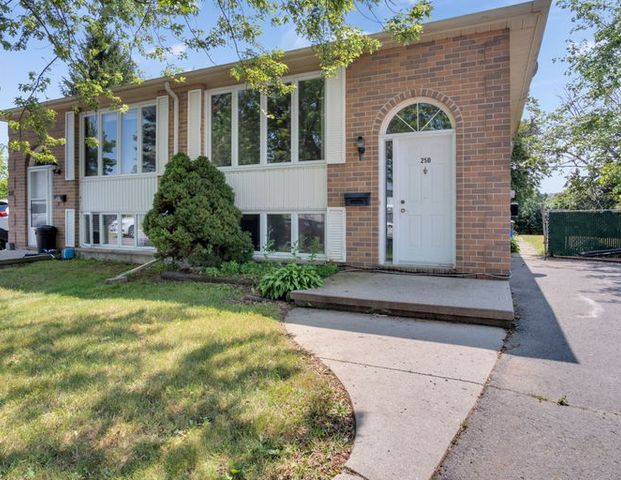1-250 McLellan, Kingston | Stylish 3-Bedroom Main Floor Apartment in Kingston’s Meadowbrook Neighbourhood | 250 McLellan Court, Kingston - Photo 1