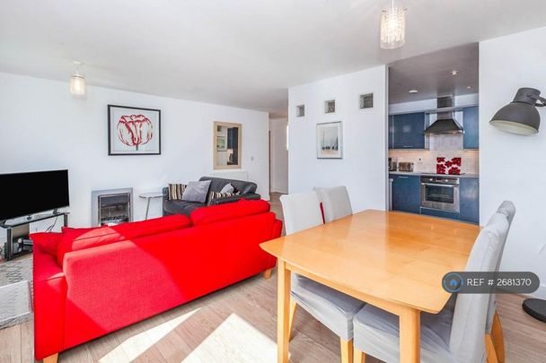 2 bedroom flat to rent - Photo 1