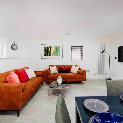 6 Beds 6 Baths - Photo 1