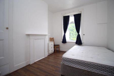 4 bedroom terraced house to rent - Photo 3