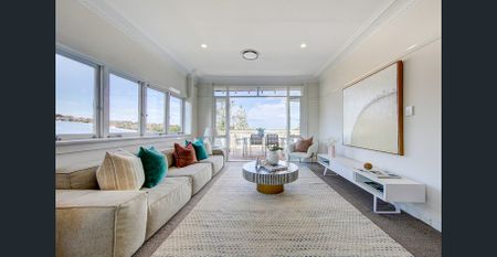 LIGHT, SPACE AND INTIMATE HARBOUR VIEWS - Photo 2