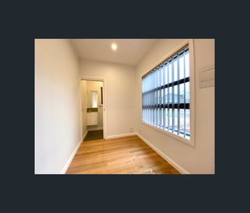 Modern and low maintenance. - Photo 2