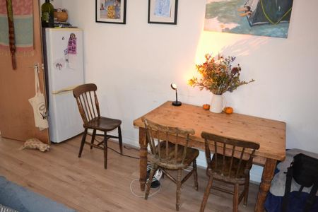 4 bedroom terraced house to rent - Photo 5