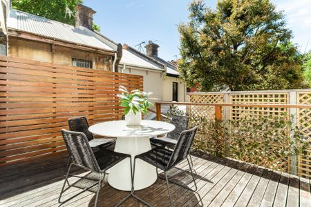 Sophisticated Urban Terrace with a Sunlit North Deck - Photo 2