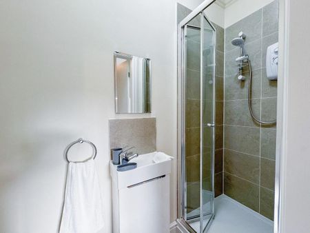 1 bedroom in a house share to rent - Photo 4