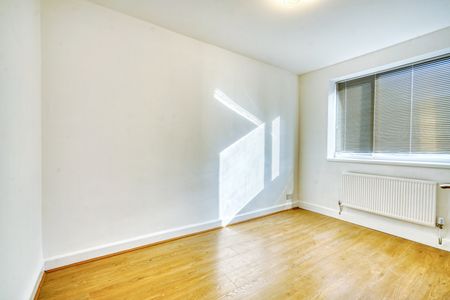 2 Bed Flat, Kielder Square, M5 - Photo 4