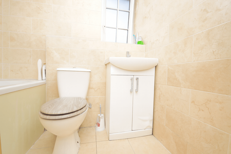 1 bedroom in a flat share to rent - Photo 4