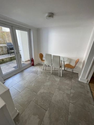 5 Bed Terraced House, Cobden Road, BN2 - Photo 2