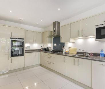 4 bedroom semi-detached house to rent - Photo 6