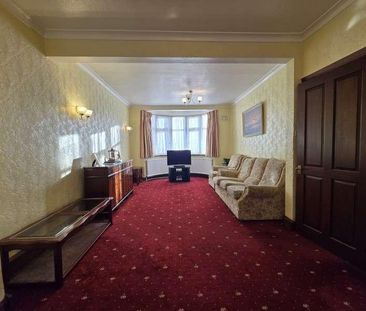 Westmoor Gardens, Enfield, EN3 - Photo 2