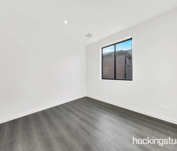 BEAUTIFUL FAMILY HOME - Photo 5