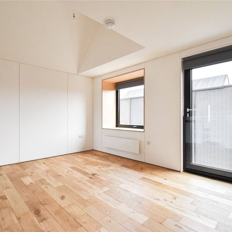 Well presented 4 bedroom semi-detached house situated within the growing community of Northstowe. Allocated parking. Highly efficient electric heating. Unfurnished. One month rent free. - Photo 1