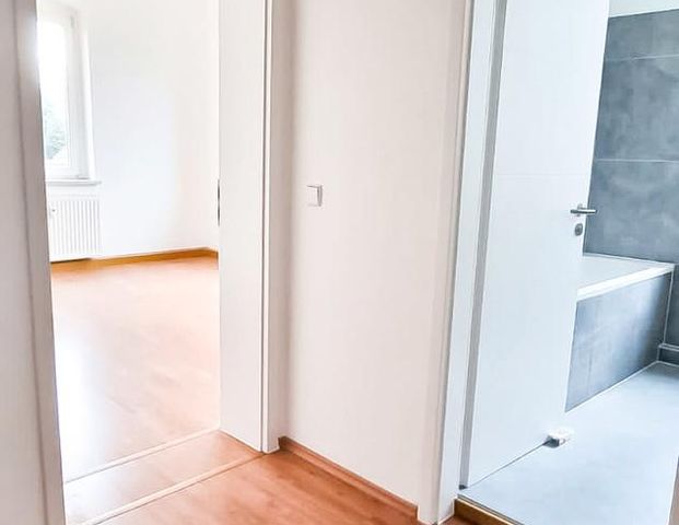 Frisch renovierte 2-Raum-Wohnung in Rödlitz - Photo 1