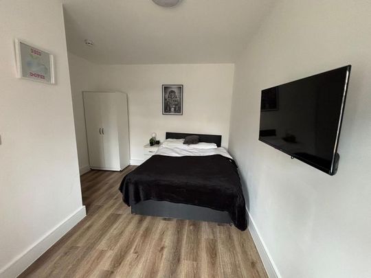 1 bedroom in a house share to rent - Photo 1