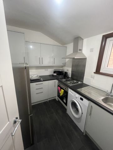 1beds Room Only - Photo 2