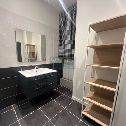 A louer Lyon 7ème T2 62 m2 place Saint Louis, climatisation - Photo 1