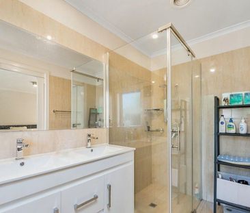 Superb comfort in sensational location - Photo 4