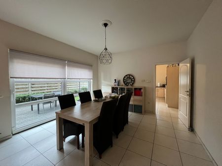 Halfopen woning met 4 slaapkamers en ruime tuin - Photo 2