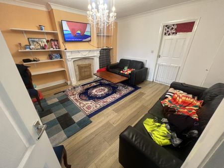 3 bedroom semi-detached house to rent - Photo 5