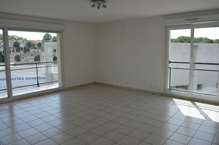 Location Appartement 3 pièces 79m² - Photo 2