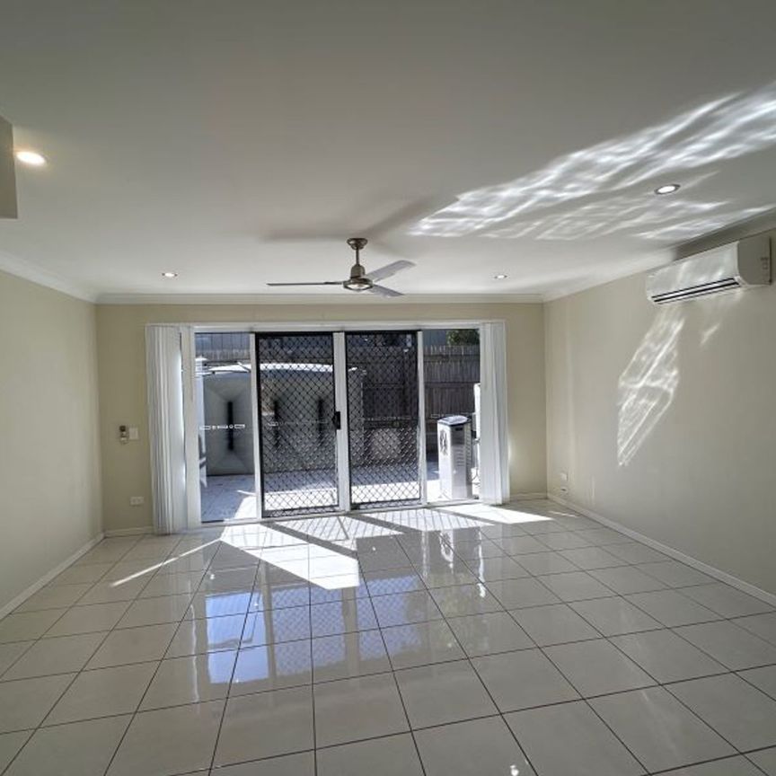 Modern Townhouse in Quiet Cul-De Sac - Photo 1