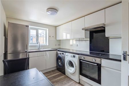 1 bed First Floor Flat for rent - Photo 4