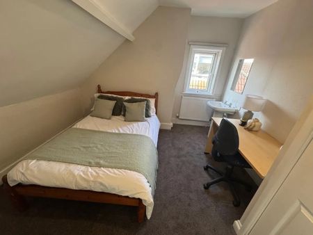 Room in a Shared House, Landguard Road, SO15 - Photo 2