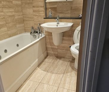 Room in a Shared Flat, Upper Richmond Road, SW15 - Photo 6