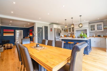 5 bedroom house to rent Fourth Avenue, Havant, PO9 - Photo 2