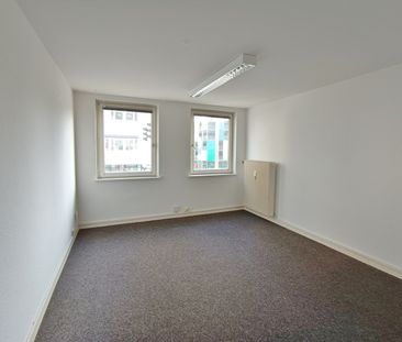 Zentral in Delmenhorst – Zwei Zimmer mit Einbauküche und Balkon! - Photo 1