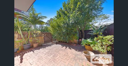 Double Brick Townhouse In Prime Location - Photo 3