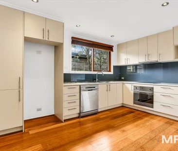 8/2 June Crescent, Glen Iris - Photo 3