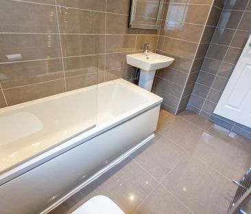 1 bedroom in a house share to rent - Photo 4