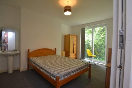 5 bedroom semi-detached house to rent - Photo 4