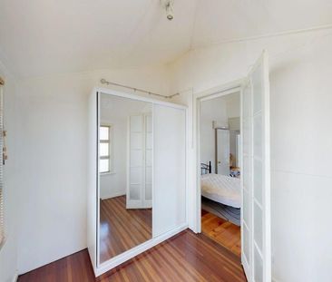 Furnished three bedroom home in The Range! - Photo 2