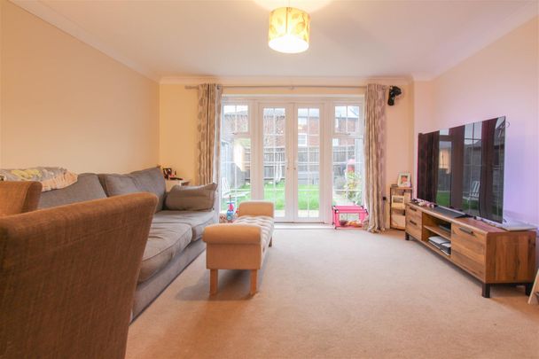 Crawley Hobbs Close, Saffron Walden - Photo 1